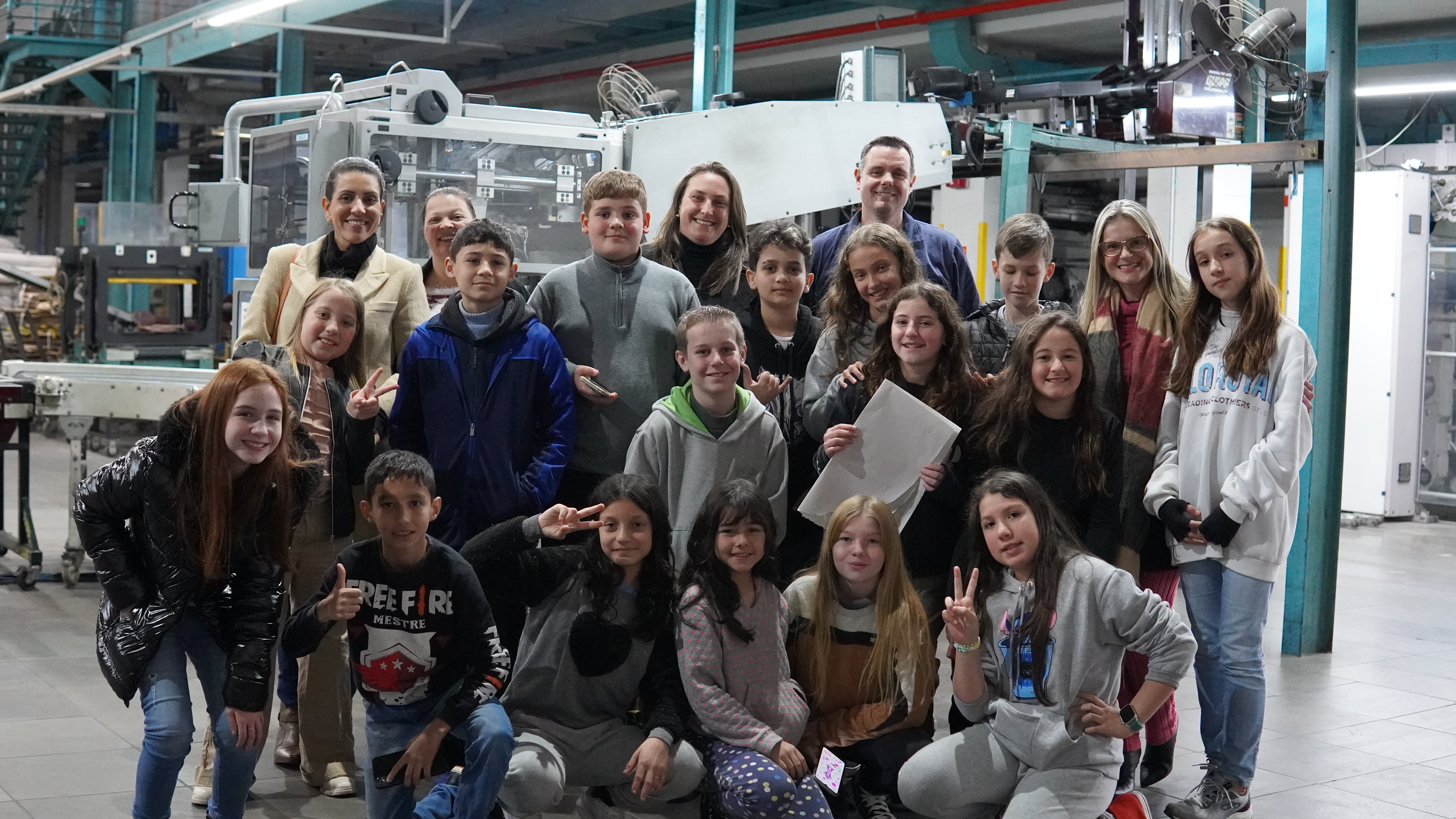 Escola Monteiro Lobato, de Lindolfo Collor, visita sede do Grupo Sinos