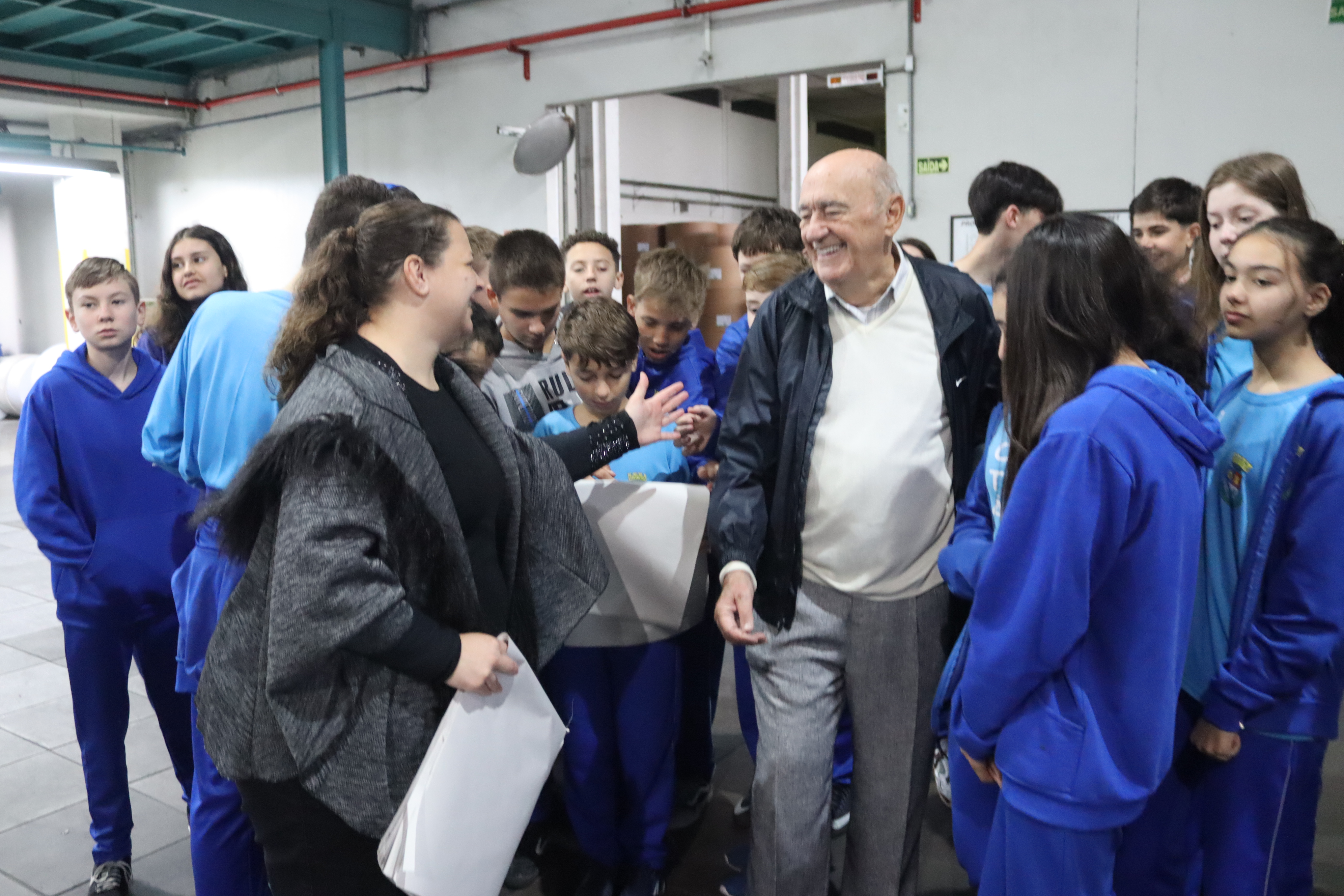 Alunos conhecem um dos fundadores do Jornal NH em visita ao Grupo Sinos