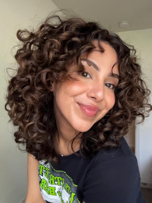 Cabelo curto cacheado: 4 cortes para um visual chique e elegante