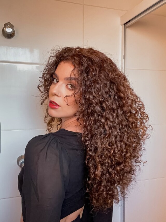 3 cortes longos que combinam com cabelo cacheado