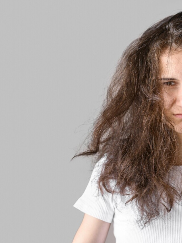 D&ecirc; adeus ao frizz agora! 5 segredos para domar o cabelo sem sair de casa