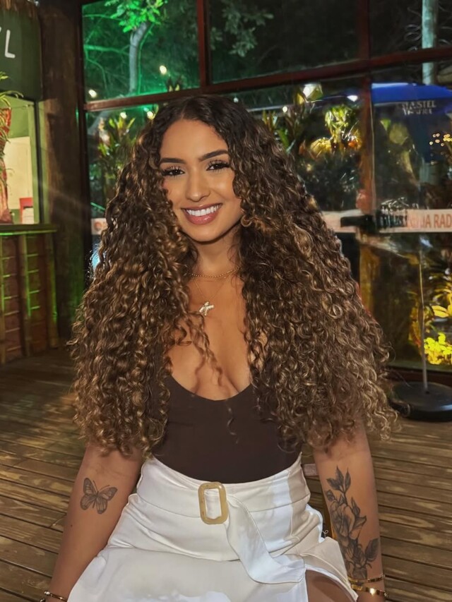 Em 15 minutos: 3 finaliza&ccedil;&otilde;es de cabelo cacheado para quem n&atilde;o tem tempo