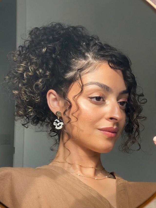 3 penteados que combinam com cabelo curto e cacheado