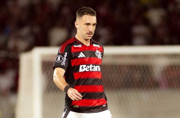 Léo Ortiz sente dores no pé direito e é substituído no primeiro tempo