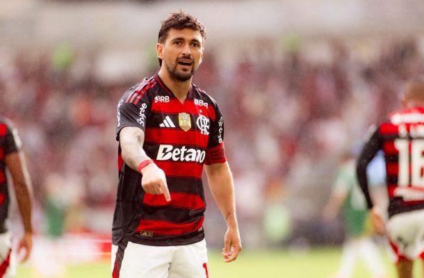 Arrascaeta relata tentativa de assalto após vitória do Flamengo no Maracanã