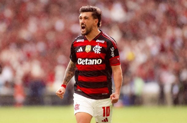 Arrascaeta exalta torcida do Flamengo em “final” contra Palmeiras
