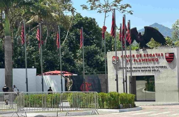 Familiares de jovens mortos no Ninho do Urubu protestam contra absolvição dos réus