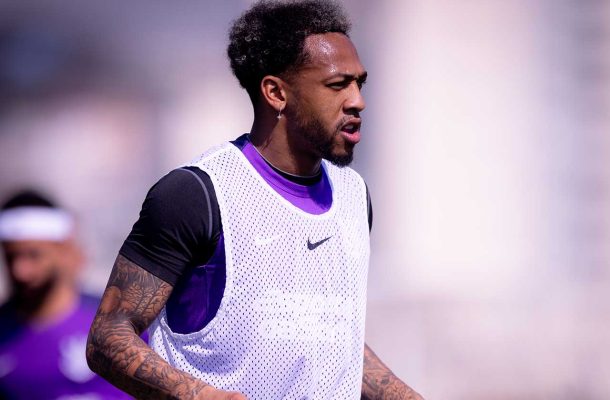 Corinthians pune José Martínez por atrasos em treinos