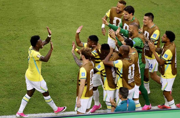 Vini Jr destaca evolu&ccedil;&atilde;o do Brasil e revela promessa de Ancelotti: &rdquo;Pagaria um presente&rdquo;