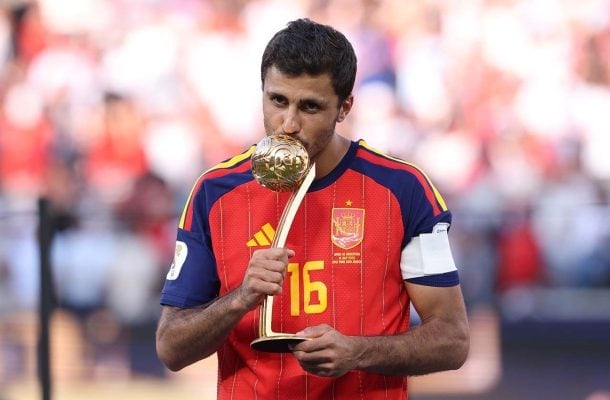 Rodri é eleito o melhor jogador da Copa e lidera domínio da Espanha
