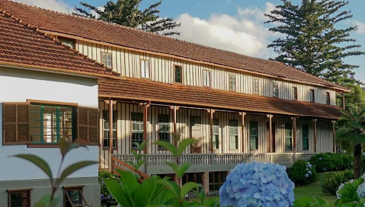 O exterior do hotel.
Foto: Instagram (@grandehotelcanelaoficial)